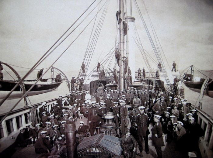 Sur le pont du Standart. Photographie de 1870.